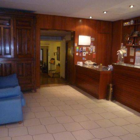 Hostal Pirineos Barbastro Eksteriør billede
