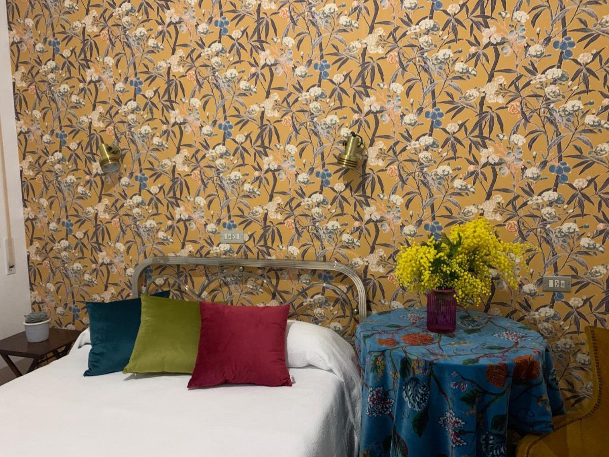 Hostal Pirineos Barbastro Eksteriør billede