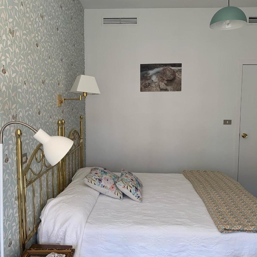 Hostal Pirineos Barbastro Eksteriør billede