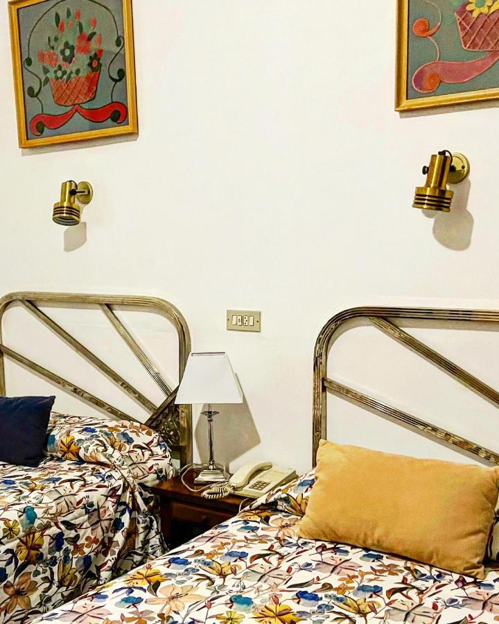 Hostal Pirineos Barbastro Eksteriør billede