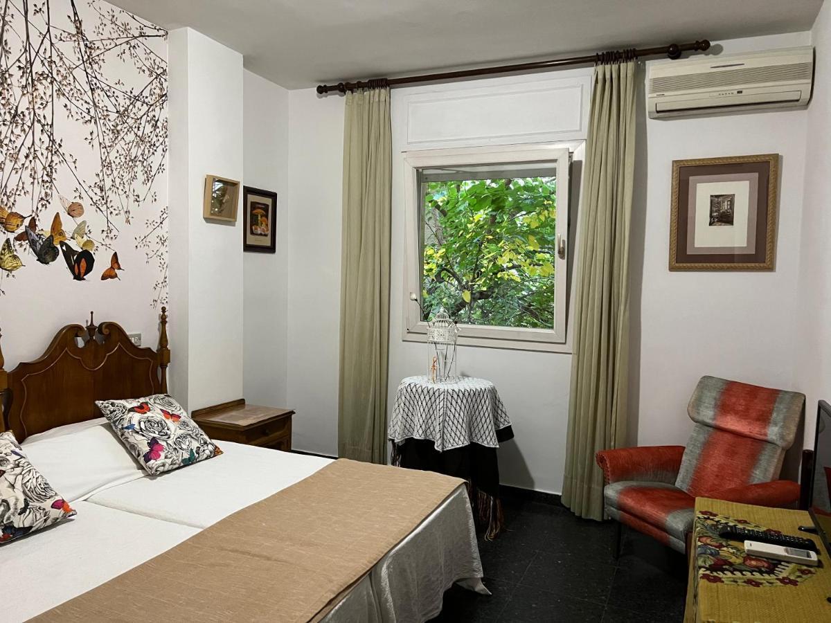 Hostal Pirineos Barbastro Eksteriør billede