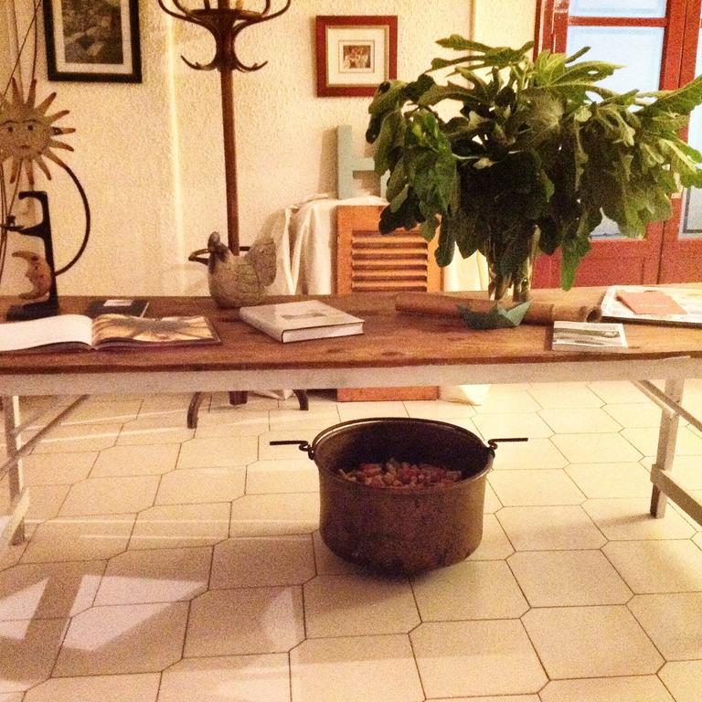 Hostal Pirineos Barbastro Eksteriør billede