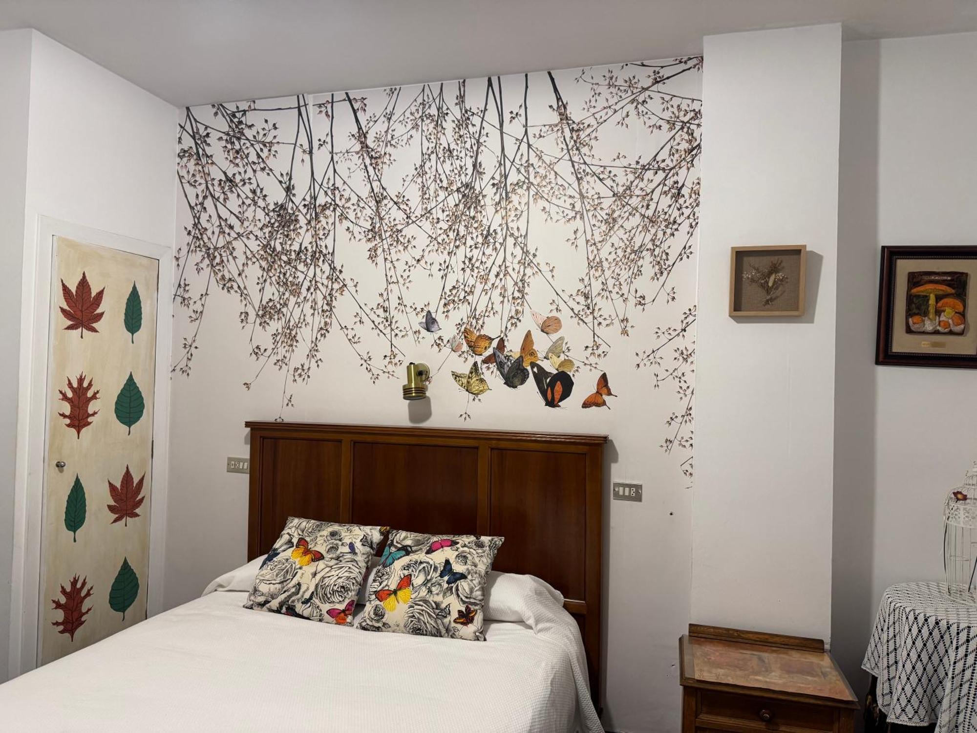 Hostal Pirineos Barbastro Eksteriør billede