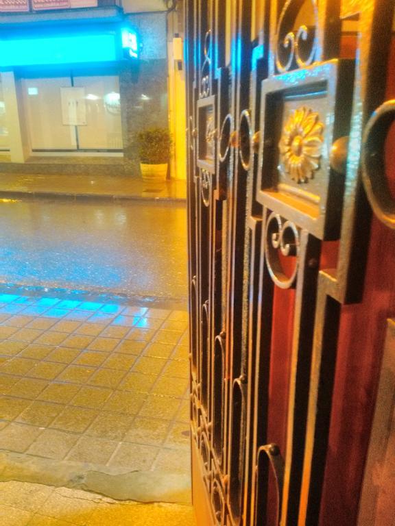 Hostal Pirineos Barbastro Eksteriør billede