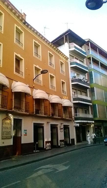 Hostal Pirineos Barbastro Eksteriør billede