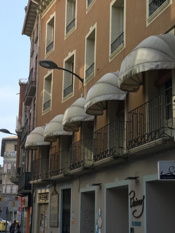 Hostal Pirineos Barbastro Eksteriør billede