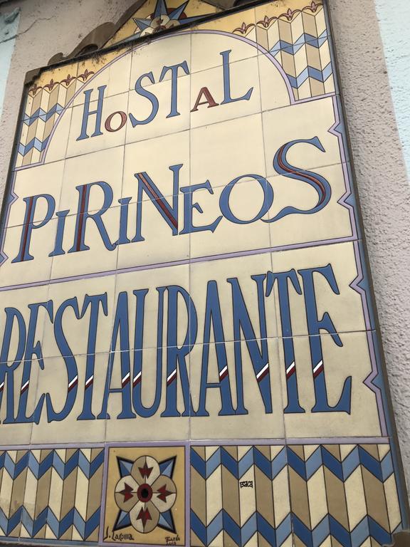 Hostal Pirineos Barbastro Eksteriør billede