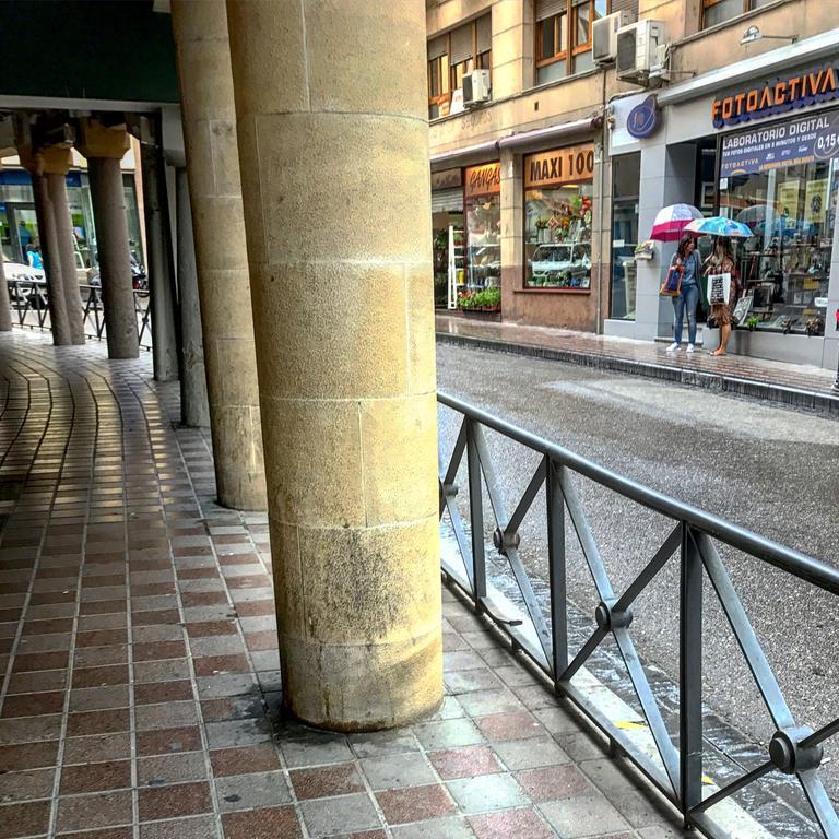 Hostal Pirineos Barbastro Eksteriør billede